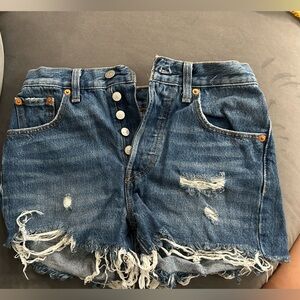 Levi’s Shorts size 24